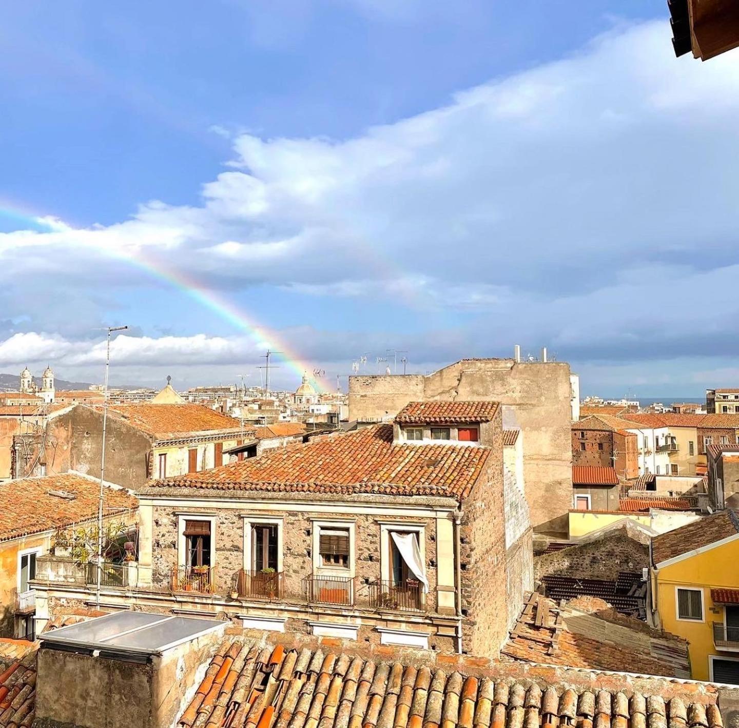 Finestra Sulla Sicilia Acomodação com café da manhã Catânia Exterior foto